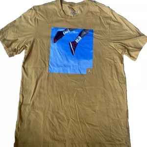 Nike Jordan Jumpman Yellow T Shirt Size M graphic of MJ Black/Red 1’s